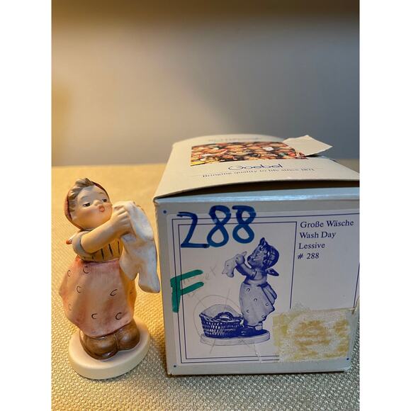 Goebel Hummel “Wash Day” 321 Porcelain Figurine, 3 1/2”Tall in Box, Tmk 6 - Picture 5 of 6